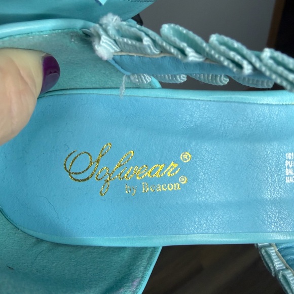 Softwear By Beacon Vintage Kitten Heel Closed Toe Shoes 10W Blue Flirty Elegant - Picture 8 of 9